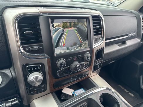 Used 2017 RAM 1500 Laramie w/ Convenience Group AWD/4WD image 9