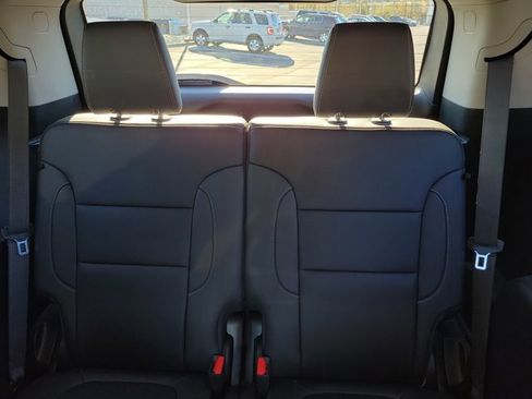 Used 2023 GMC Acadia SLT w/ Elevation Edition image 18