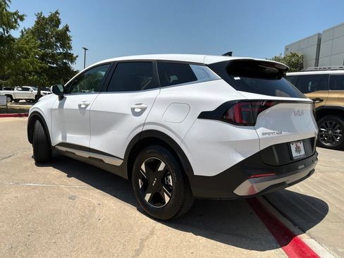 Used 2026 Kia Sportage LX FWD image 8
