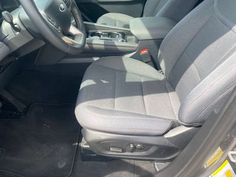 Used 2025 Ford Explorer Active AWD/4WD image 15
