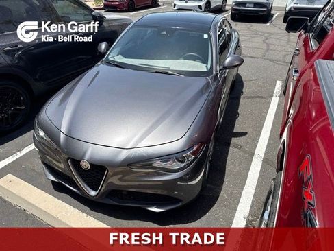 Used 2017 Alfa Romeo Giulia RWD image 1