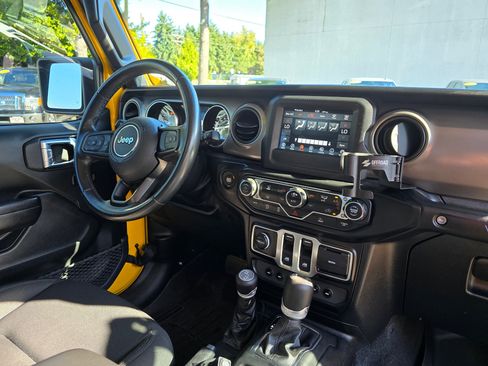 Used 2021 Jeep Wrangler Sport S image 11