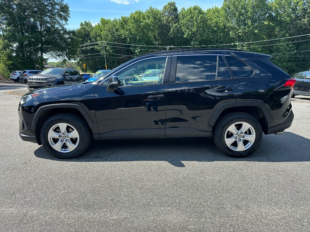 Used 2021 Toyota RAV4 XLE FWD image 4