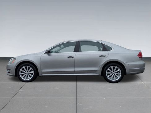 Used 2013 Volkswagen Passat 2.5 SEL Premium image 3