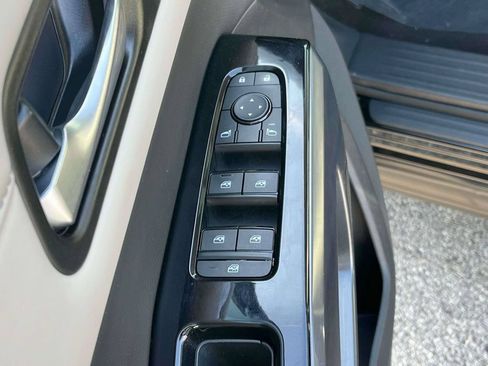 Used 2023 Nissan Pathfinder SL w/ Black Appearance Package AWD/4WD image 15