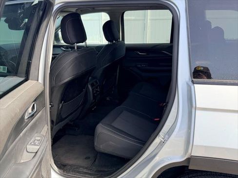 Used 2024 Jeep Grand Cherokee Laredo RWD image 18