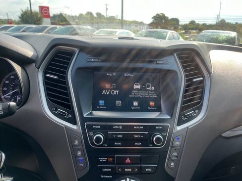 Used 2018 Hyundai Santa Fe SE FWD image 16