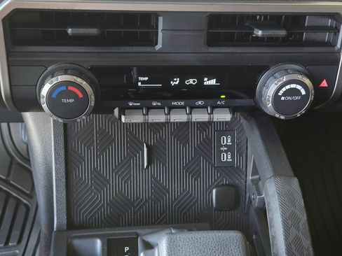 Used 2025 Toyota 4Runner SR5 AWD/4WD image 27