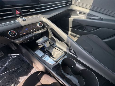 Used 2025 Hyundai Elantra SEL image 42