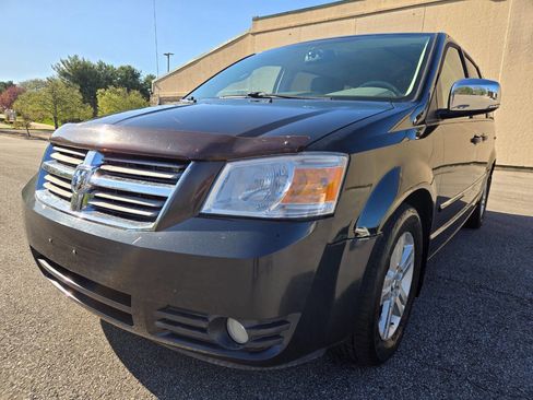 Used 2008 Dodge Grand Caravan SXT image 1