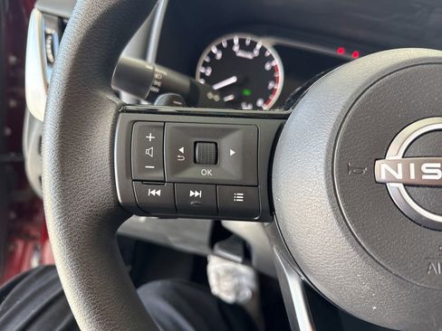 Used 2023 Nissan Rogue SV image 14