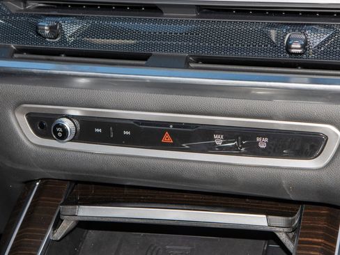 Used 2024 BMW X7 xDrive40i w/ Executive Package image 26