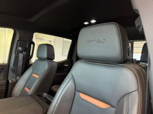 Used 2025 GMC Sierra 1500 AT4 w/ Technology Package AWD/4WD image 17