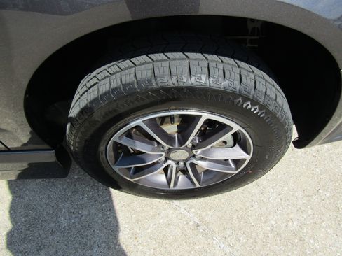 Used 2017 Dodge Grand Caravan SXT image 12