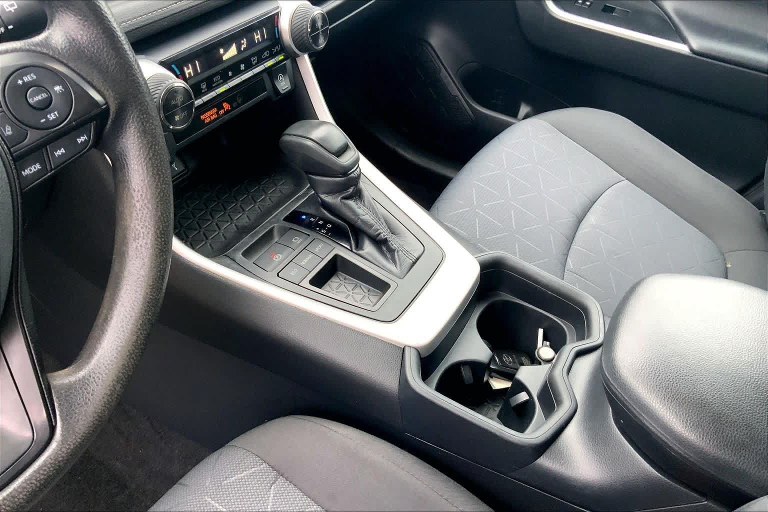 Used 2020 Toyota RAV4 XLE FWD image 16
