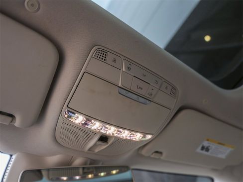 Used 2020 Mercedes-Benz GLC 300 image 26