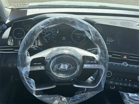 New 2025 Hyundai Elantra Limited image 23