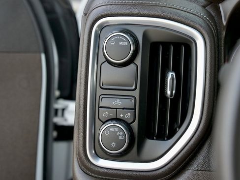 Used 2020 Chevrolet Silverado 1500 LT image 29