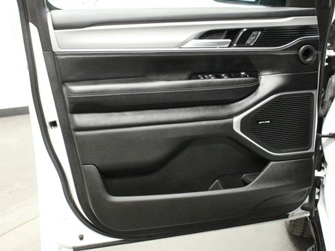 Used 2023 Jeep Wagoneer Series II RWD image 13