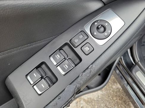 Used 2016 Kia Cadenza image 19