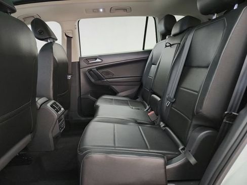 Used 2020 Volkswagen Tiguan SEL w/ 3rd Row Seat Package AWD/4WD image 24