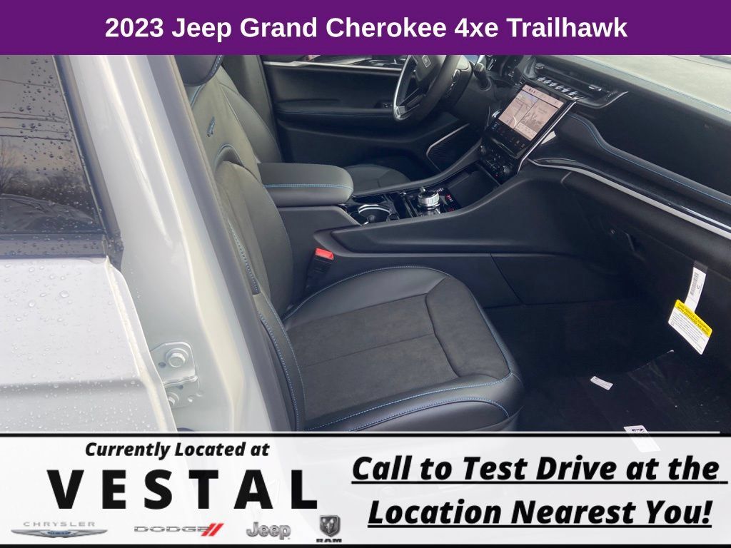 New 2023 Jeep Grand Cherokee Trailhawk AWD/4WD image 18