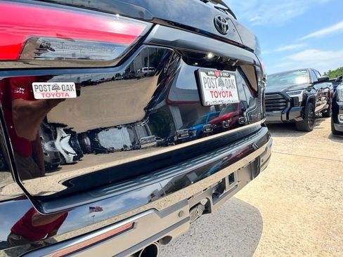 Used 2025 Toyota Sequoia TRD Pro AWD/4WD image 11