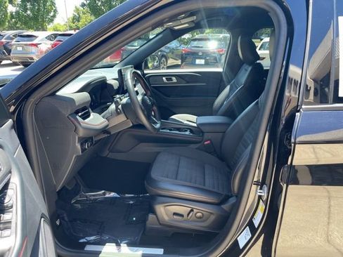 Used 2025 Ford Explorer ST-Line w/ ST-Line Street Pack AWD/4WD image 9