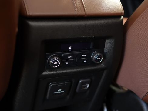 Used 2018 Chevrolet Traverse High Country AWD/4WD image 33
