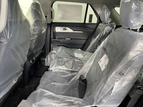 New 2025 Ford Explorer Active w/ Active Comfort Package image 4