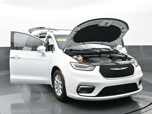 Used 2022 Chrysler Pacifica Touring-L image 45