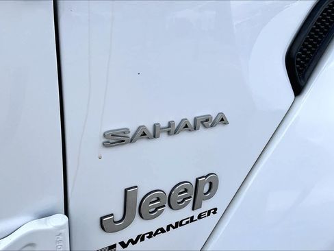 Used 2023 Jeep Wrangler Unlimited Sahara w/ Cold Weather Group AWD/4WD image 10