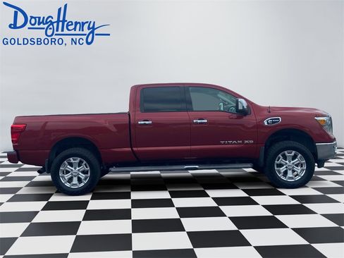 Used 2016 Nissan Titan SL image 6