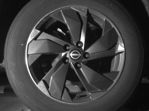 Used 2025 Nissan Rogue SV AWD/4WD image 15