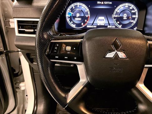 Used 2024 Mitsubishi Outlander SE AWD/4WD image 24