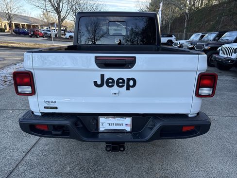 Used 2022 Jeep Gladiator Sport image 6