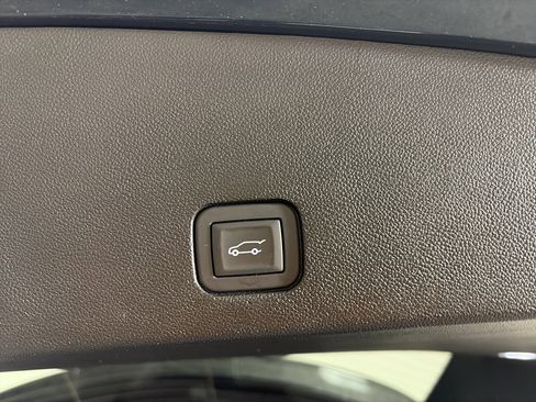 Certified 2025 Cadillac XT6 Premium Luxury image 21