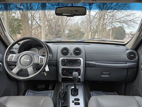 Used 2006 Jeep Liberty Limited image 7