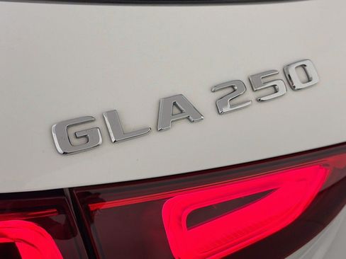 Used 2023 Mercedes-Benz GLA 250 w/ Premium Package image 8