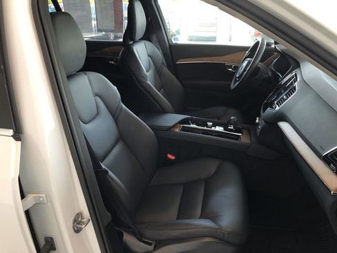 Used 2025 Volvo XC90 B6 Plus image 21