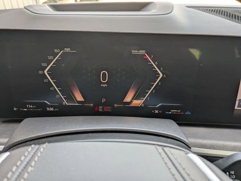 Used 2023 BMW X7 xDrive40i w/ Premium Package image 24