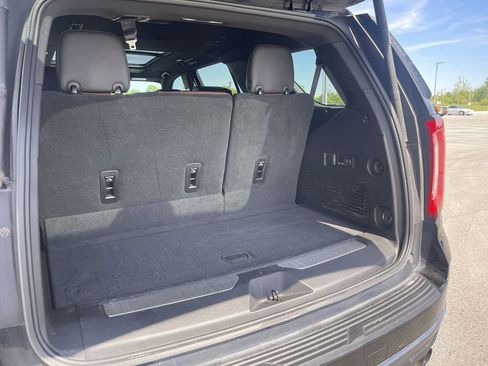 Used 2023 GMC Yukon Denali Ultimate AWD/4WD image 6