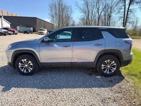 Used 2025 Chevrolet Equinox LT w/ Safety and Technology Package image 9