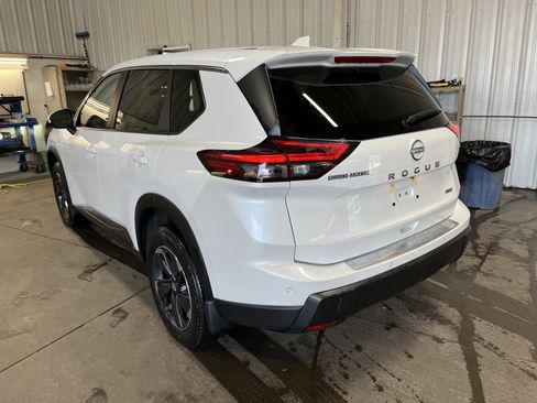 Used 2025 Nissan Rogue SV image 7