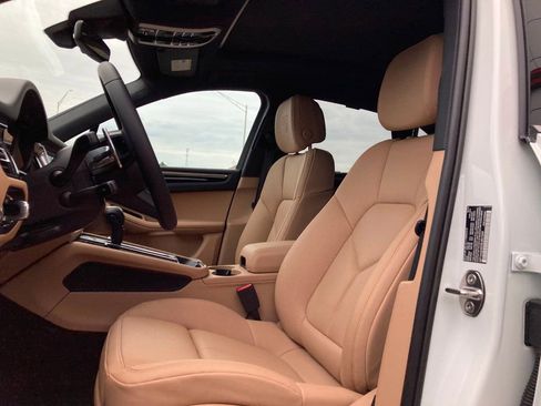 Used 2025 Porsche Macan image 5