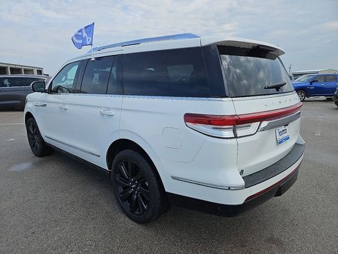 Used 2023 Lincoln Navigator Reserve AWD/4WD image 4