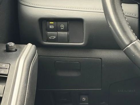 Used 2024 Toyota Highlander LE AWD/4WD image 27