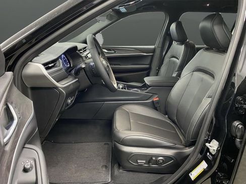 New 2025 Jeep Grand Cherokee L Limited w/ Black Appearance Package image 4