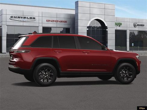 New 2025 Jeep Grand Cherokee Laredo image 15