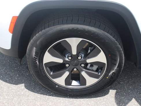 Used 2024 Jeep Grand Cherokee Limited 4xe AWD/4WD image 41